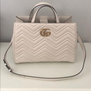 gucci gg marmont medium matelasse top handle